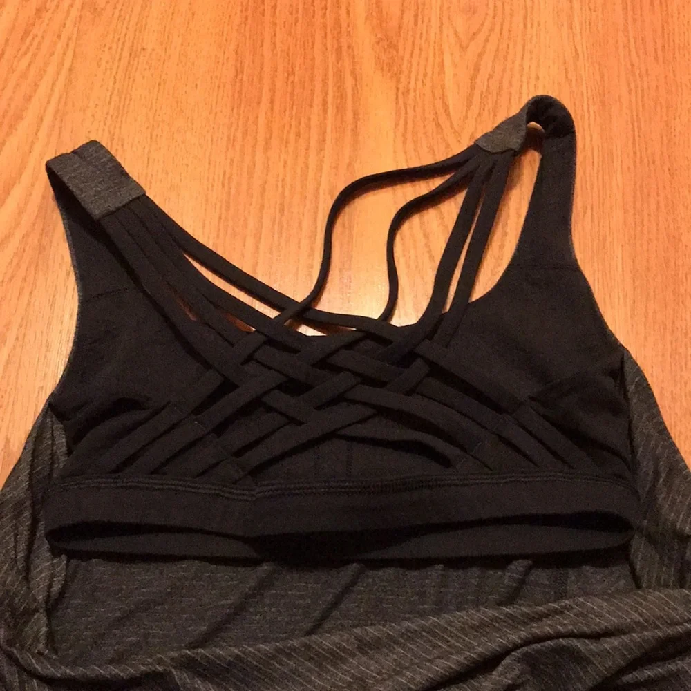 Lululemon Gray Stripe Tank w/ Built-in Sports Bra Size 4 in EUC! - Picture 5 of 6